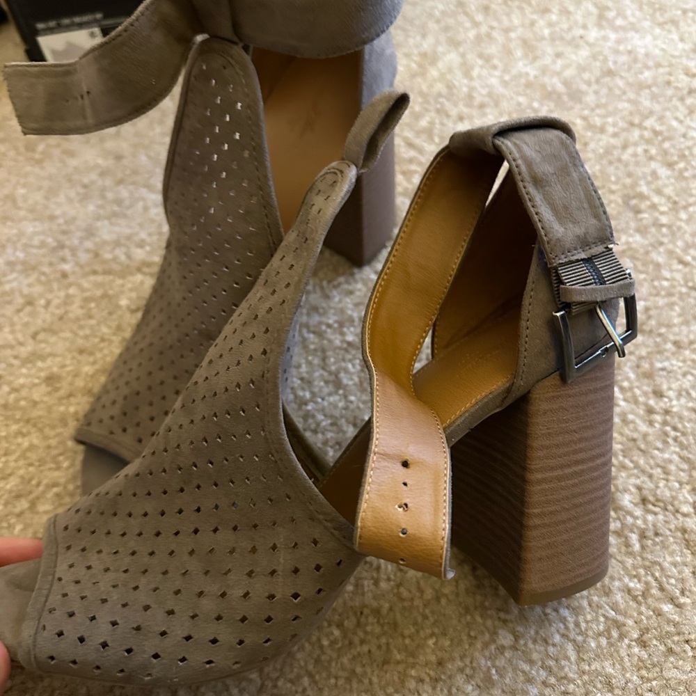 Universal Thread Taupe Perforated Block Heel Sandals